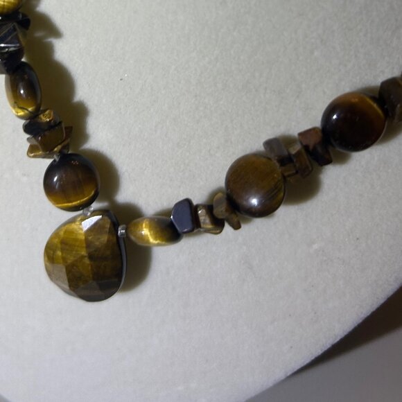 Beautiful handmade chunky tiger eye necklace with pear/teardrop pendant 17" - Picture 4 of 4